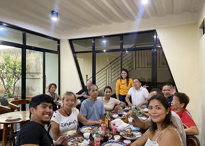 Laguno Hostel And Guest House